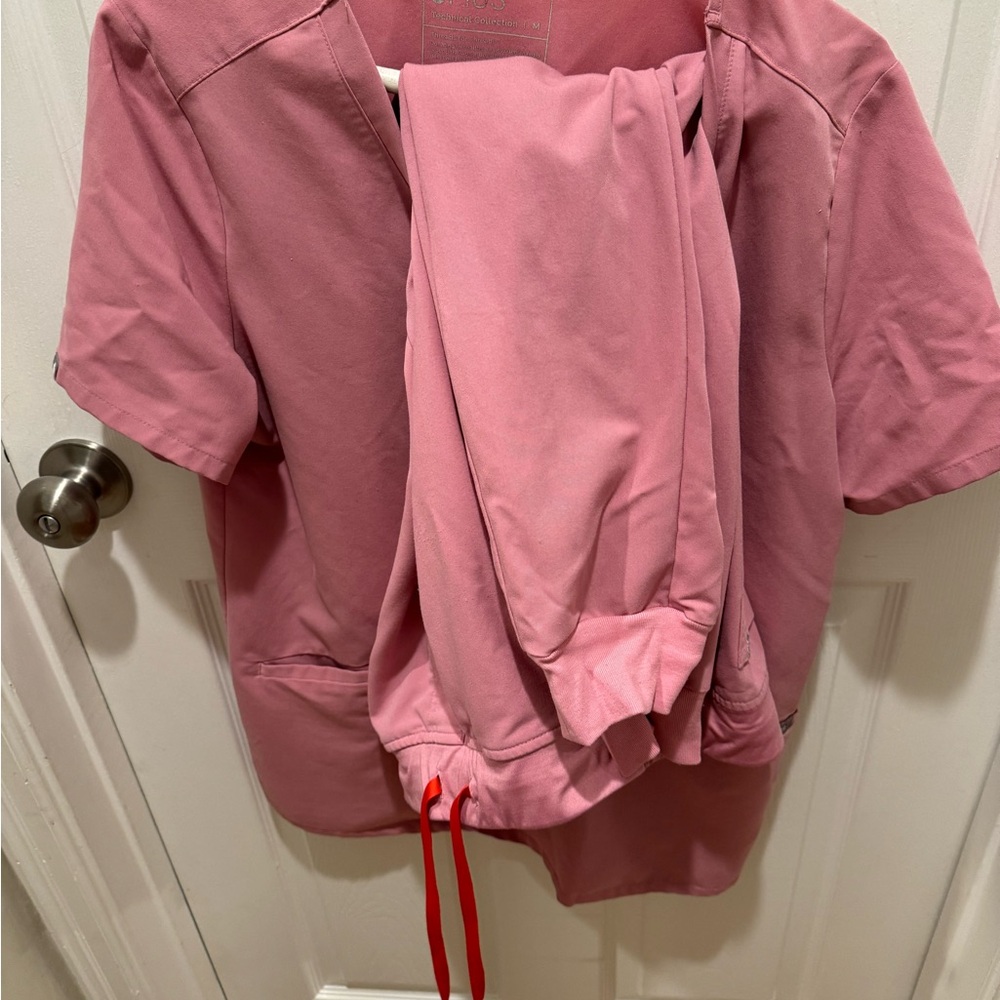 Gently used CHALK PINK FIGS, size medium - casma top and Zamora joggers